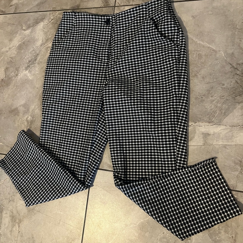Worthington women’s Black and White Patterned pants